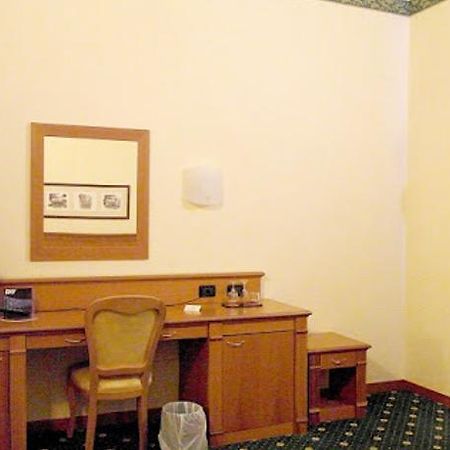 Hotel Villa Vecchia Monte Porzio Catone Экстерьер фото