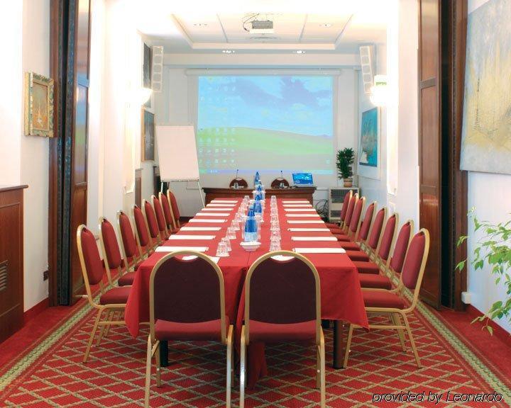 Hotel Villa Vecchia Monte Porzio Catone Удобства фото