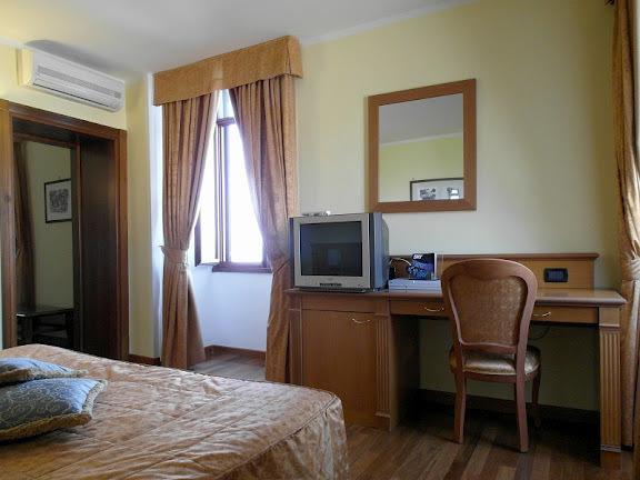 Hotel Villa Vecchia Monte Porzio Catone Экстерьер фото
