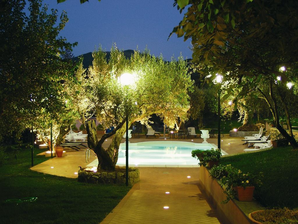 Hotel Villa Vecchia Monte Porzio Catone Экстерьер фото